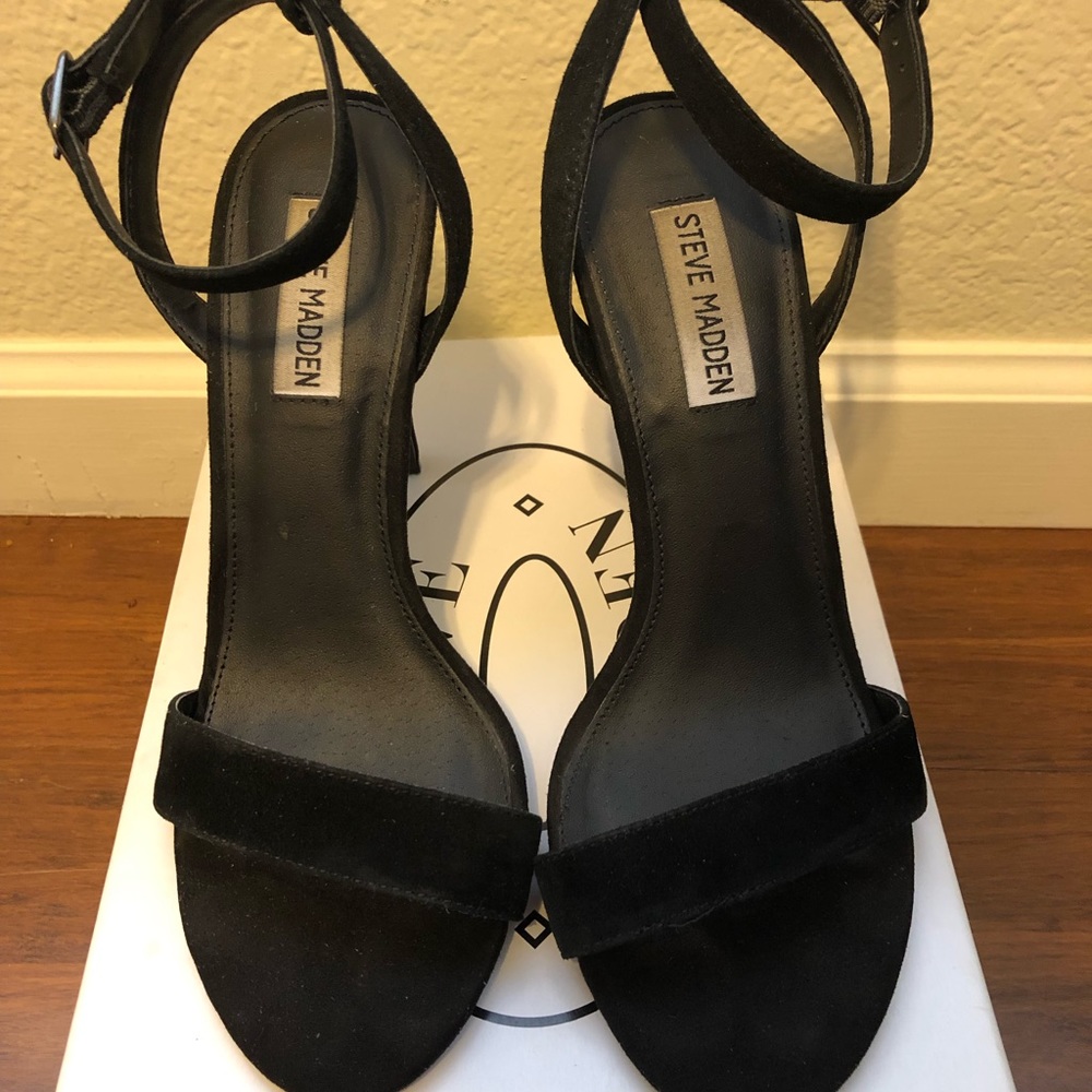 STEVE MADDEN BLACK HEEL - 8.5